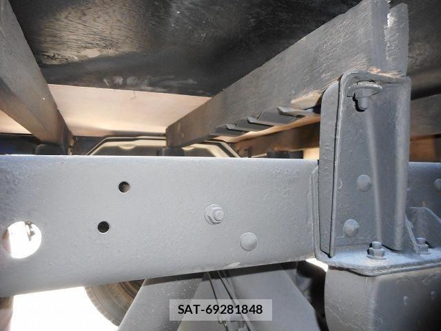 Mitsubishi CANTER GUTS 2011-01 6903029-26
