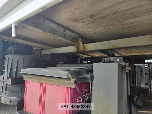 Mitsubishi CANTER GUTS 2014-05 8229195-17