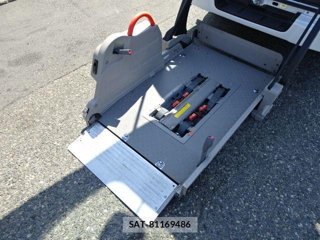 Nissan CARAVAN BUS 2006-04 7978750-11