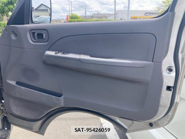 Nissan CARAVAN COACH 2003-08 7215807-9
