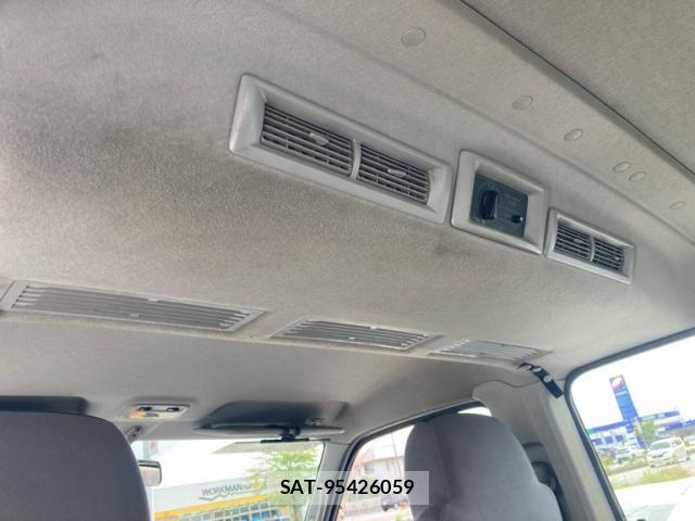 Nissan CARAVAN COACH 2003-08 7215807-24