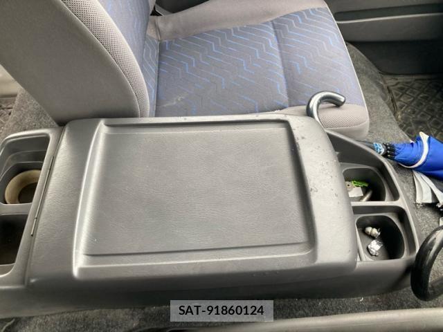 Nissan CARAVAN COACH 2004-04 7357092-17