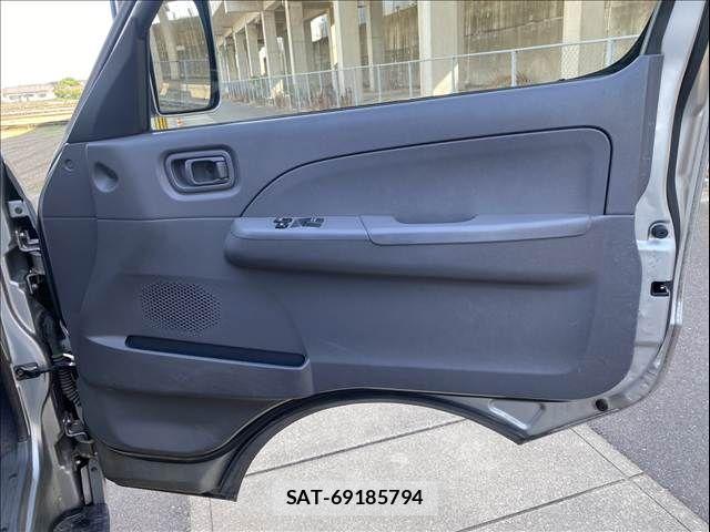 Nissan CARAVAN COACH 2003-04 7508310-16