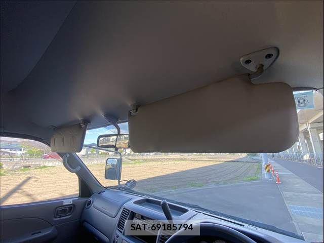 Nissan CARAVAN COACH 2003-04 7508310-27