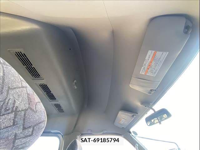 Nissan CARAVAN COACH 2003-04 7508310-28