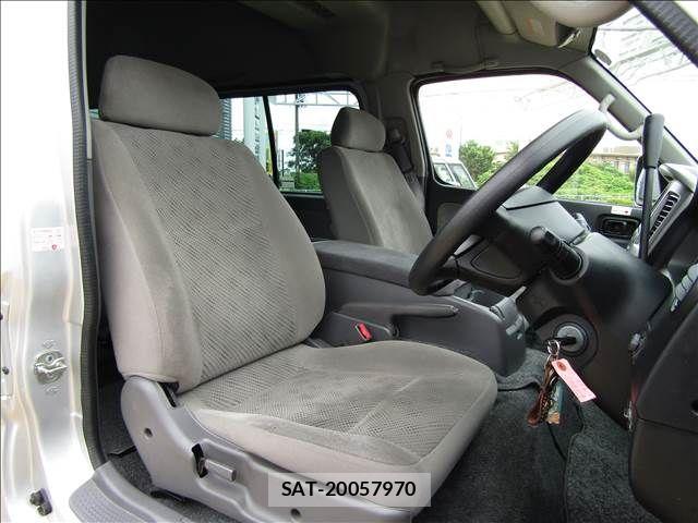 Nissan CARAVAN COACH 2011-05 8870603-13