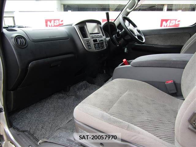 Nissan CARAVAN COACH 2011-05 8870603-14