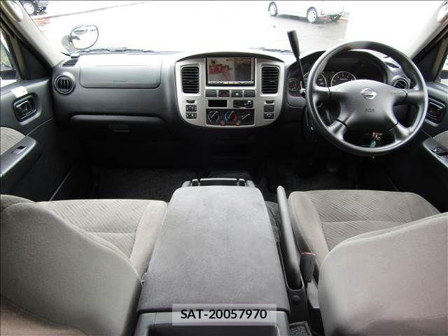 Nissan CARAVAN COACH 2011-05 8870603-1