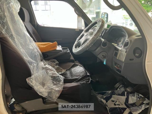 Nissan Caravan 2006-09 8098399-11