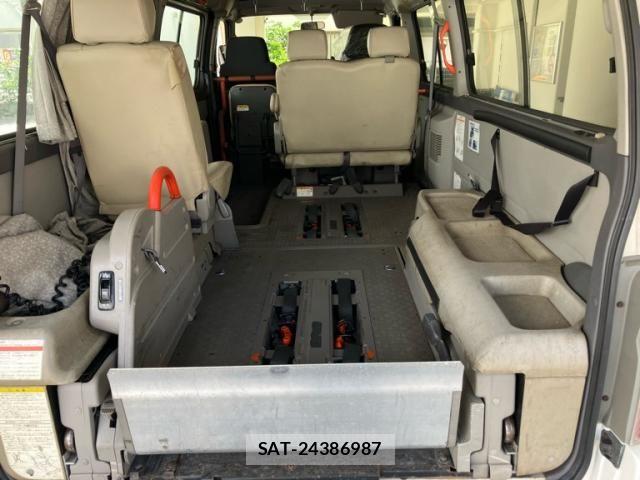 Nissan Caravan 2006-09 8098399-13