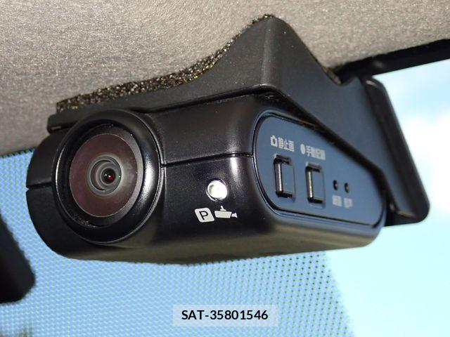 Nissan Caravan 2025-03 8879010-13