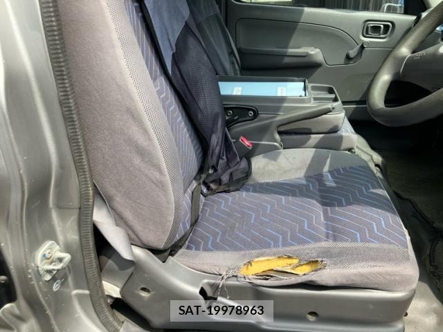 Nissan Caravan 2001-06 8335176-14