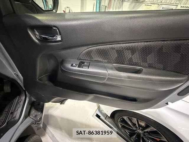 Nissan Caravan 2021-10 8879009-14