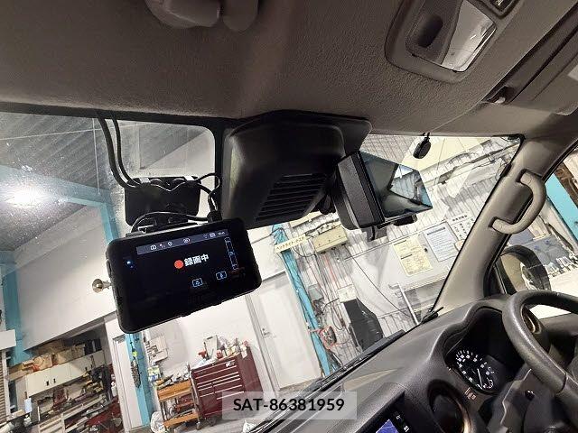 Nissan Caravan 2021-10 8879009-17