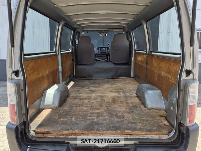 Nissan Caravan 2004-03 6670733-16