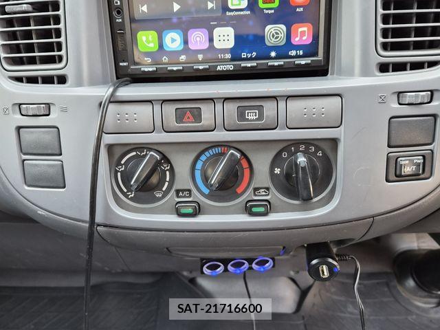 Nissan Caravan 2004-03 6670733-21