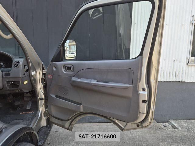 Nissan Caravan 2004-03 6670733-26