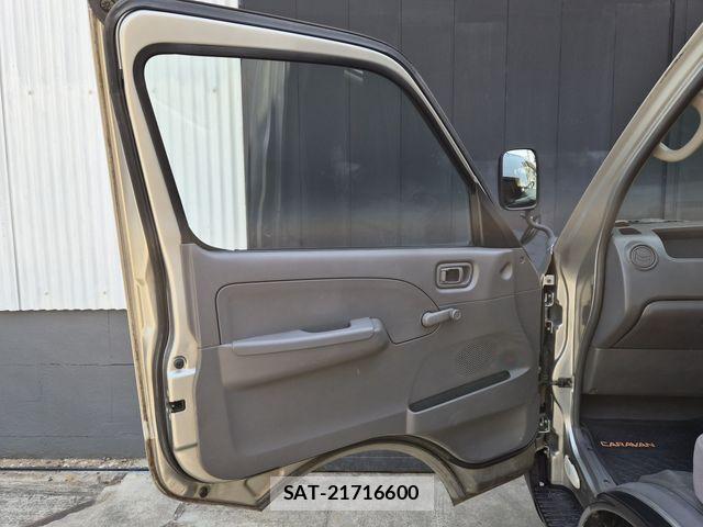 Nissan Caravan 2004-03 6670733-27