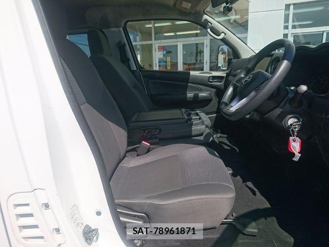 Nissan Caravan 2022-03 5861173-1