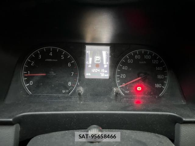 Nissan Caravan 2015-11 7250053-13