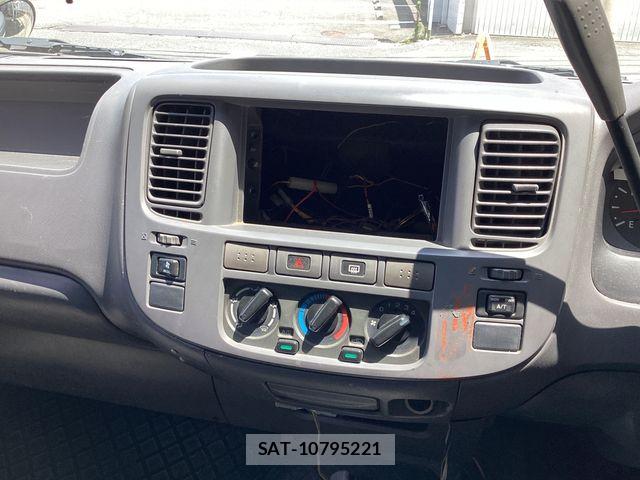 Nissan Caravan 2005-06 7326095-6