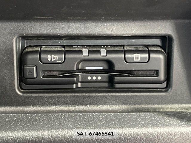 Nissan Caravan 2023-11 8158125-6