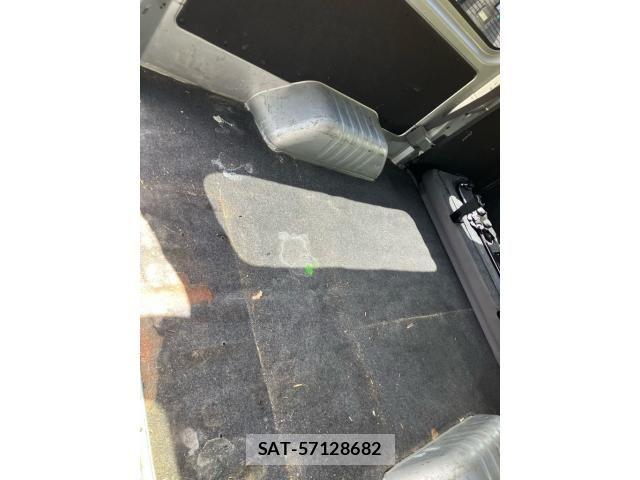 Nissan Caravan 2017-09 8411541-13