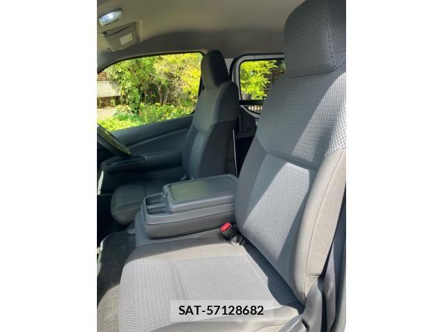Nissan Caravan 2017-09 8411541-14