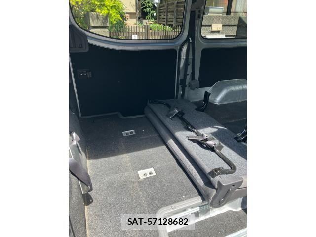 Nissan Caravan 2017-09 8411541-15