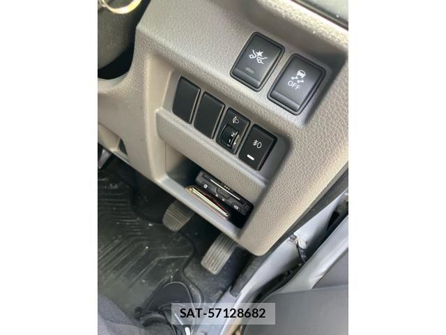 Nissan Caravan 2017-09 8411541-17