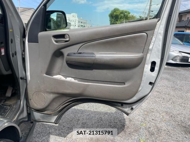 Nissan Caravan 2013-02 8626097-11