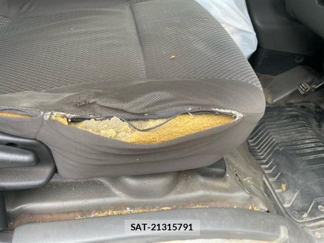 Nissan Caravan 2013-02 8626097-14
