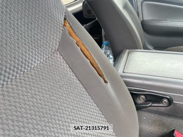 Nissan Caravan 2013-02 8626097-15