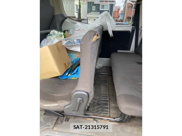 Nissan Caravan 2013-02 8626097-16