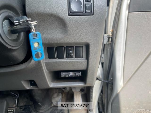 Nissan Caravan 2013-02 8626097-21