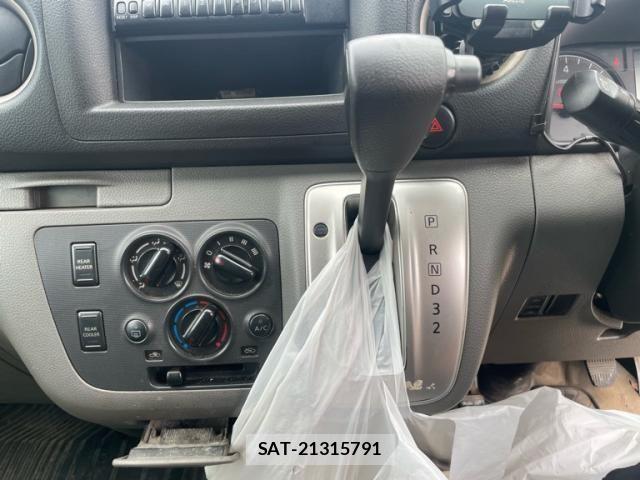 Nissan Caravan 2013-02 8626097-23