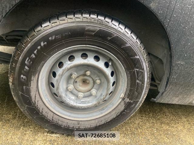 Nissan Caravan 2021-02 8828170-4