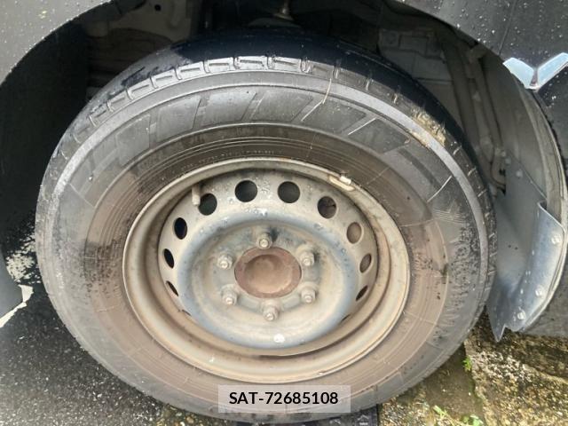 Nissan Caravan 2021-02 8828170-6
