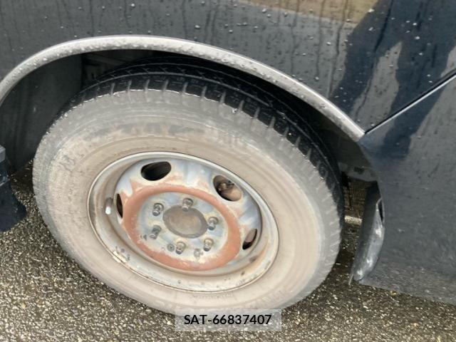 Nissan Caravan 2013-12 8848422-10