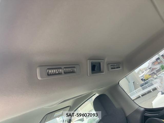 Nissan Caravan 2015-06 8879011-10