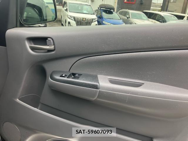 Nissan Caravan 2015-06 8879011-13