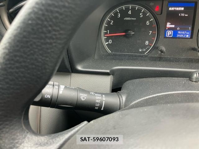 Nissan Caravan 2015-06 8879011-17