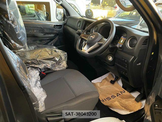 Nissan Caravan 2025-11 2246681-3