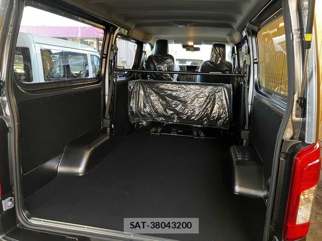 Nissan Caravan 2025-11 2246681-8