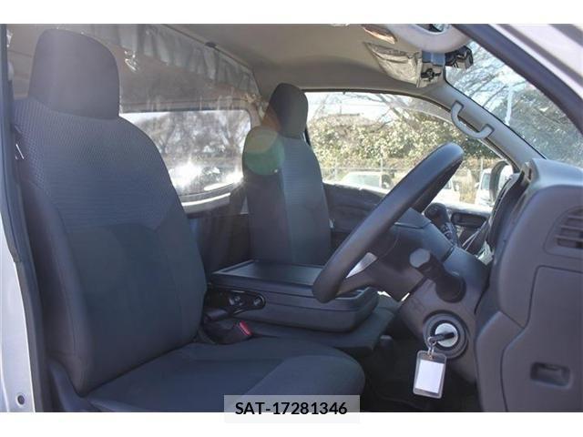 Nissan Caravan 2022-11 4588560-14