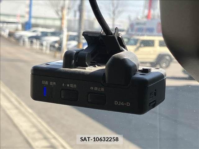 Nissan Caravan 2021-11 4751777-9