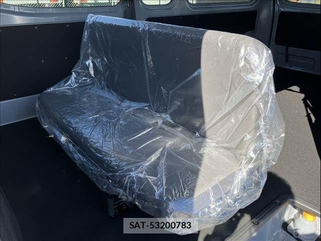 Nissan Caravan 2025-09 5861165-7