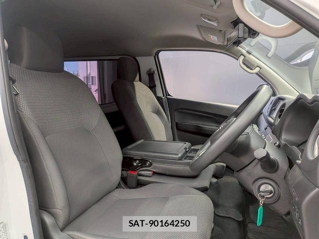 Nissan Caravan 2025-01 6303190-17