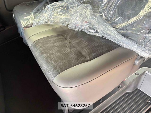 Nissan Caravan 2026-04 6525797-24