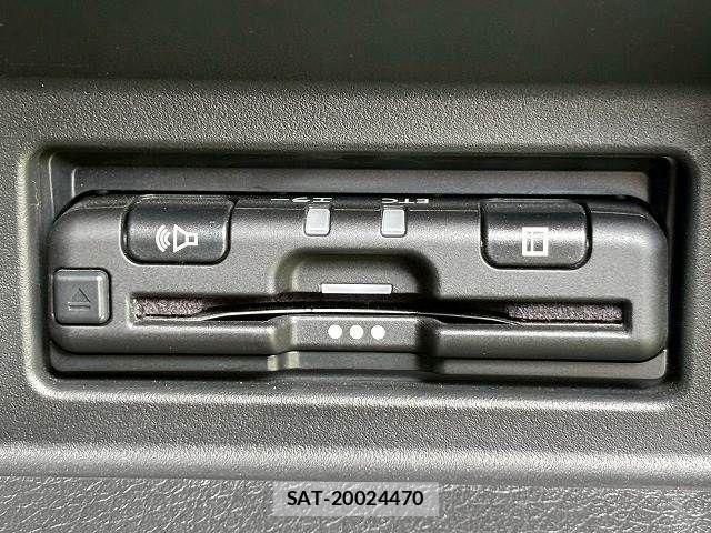 Nissan Caravan 2022-10 7020145-10